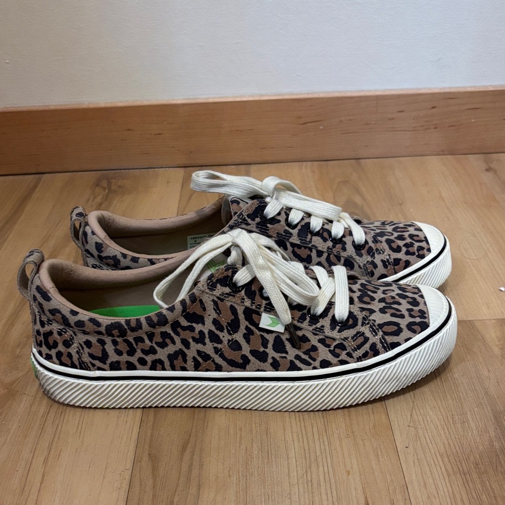 Cariuma Suede Leopard print sneaker